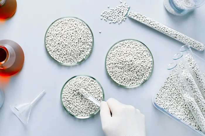Sample dishes with granulate in the laboratory
